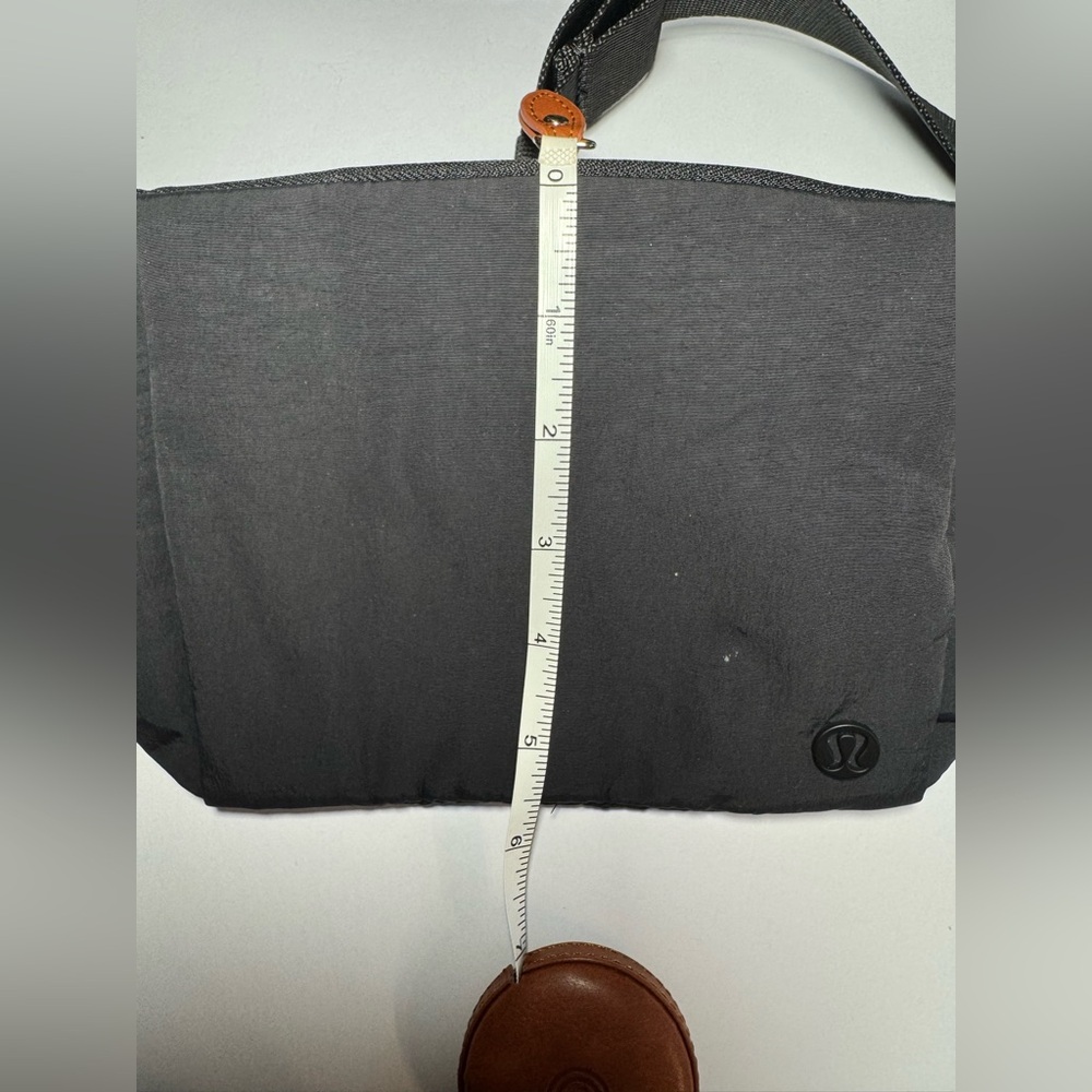 NWOT Lululemon Athletica Black Belt Bag – Sleek Modern Design - Picture 5 of 5